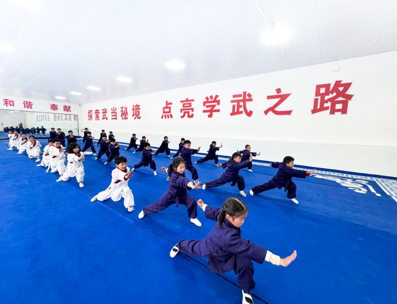 武当山精武武校武术大厅及训练