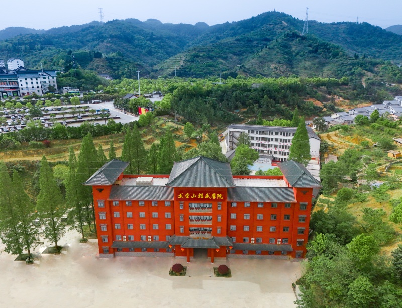 武当山精武武校校园一角 (1).jpg