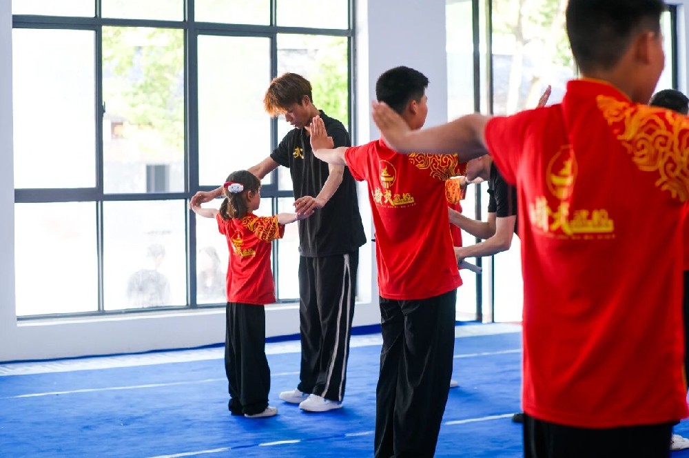 祝武当山精武武校以及全国所有的教练和老师们，教师节快乐！